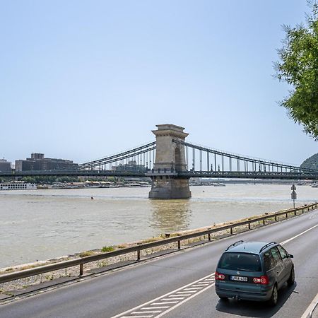 Danube Waterfront View At Chain Bridge Budapest Exterior photo