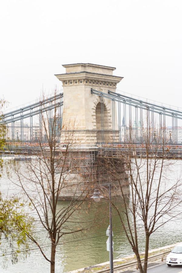 Danube Waterfront View At Chain Bridge Budapest Exterior photo